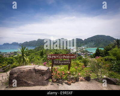 Blick auf Koh Phi Phi Island, Provinz Krabi, Thailand. Stockfoto