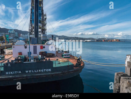 Das Heck des Hikitia, eine historische Dampf angetrieben Schwimmkran vertäut am Ufer Wellington, Neuseeland Stockfoto