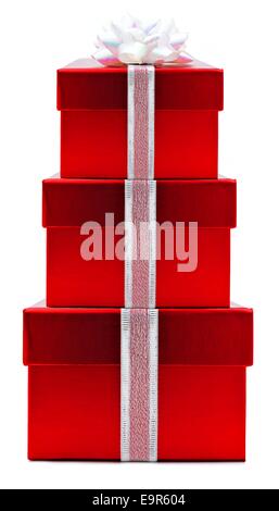 Stapel von roten Weihnachts-Geschenk-Boxen mit weißer Schleife und Band Stockfoto