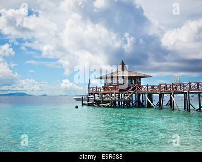 Pier auf der Insel Pulau Sipadan in Sabah, Ost-Malaysia. Stockfoto