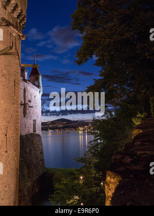 Der Blick über den Genfer See von Chateau de Chillon in Montreux Richtung am Abend Stockfoto