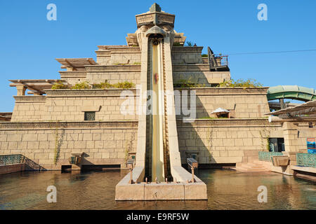 Der Turm des Neptun Wasserrutsche in den Aquaventure Wasserpark Hotel Atlantis The Palm Dubai Vereinigte Arabische Emirate Stockfoto