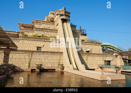 Der Turm des Neptun Wasserrutsche in den Aquaventure Wasserpark Hotel Atlantis The Palm Dubai Vereinigte Arabische Emirate Stockfoto