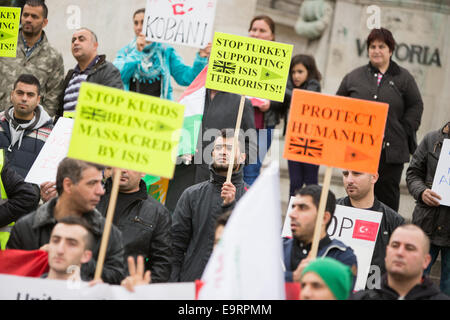 Liverpool, Vereinigtes Königreich. 1. November 2014. Eine Anti-ISIS-Demonstration fand im Stadtzentrum von Liverpool am Samstag, 1. November 2014 statt. Die Demonstranten sind gegen die Terrororganisation, ISIS, und sagen, dass sie kurdische Kämpfer in Syrien unterstützen. Bildnachweis: Christopher Middleton/Alamy Live-Nachrichten Stockfoto