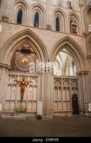 Die berühmte Wells Cathedral-Uhr (als die zweite älteste Uhrwerk in Großbritannien). Wells Cathedral. Somerset. UK Stockfoto