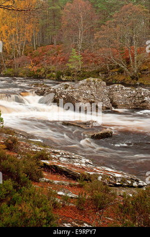 Fluß Blackwater in Flut nach schweren Regen Herbst Stockfoto