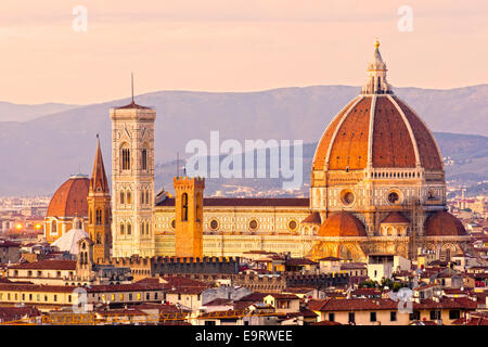 Florenz, Blick auf Dom und Giottos Glockenturm von Piazzale Michelangelo. Italien. Stockfoto