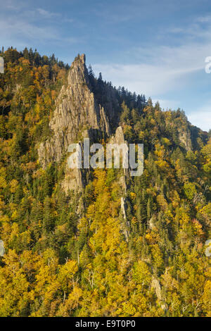 Dixville Notch State Park in New Hampshire USA von einem Aussichtspunkt auf dem Sanguinary Ridge Trail in den Herbstmonaten Stockfoto