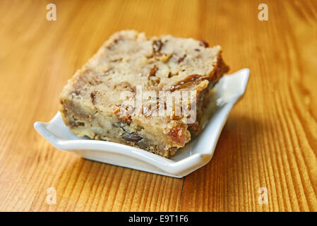 Bodding - traditionelle belgische Dessert aus altem Brot, Rosinen, Milch, brauner Zucker und Eiern Stockfoto