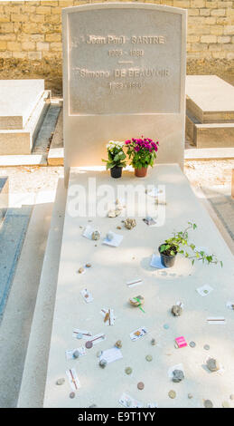 Grabstätte von Schriftsteller Jean Paul Sartre und Simone de Beauvoir, Friedhof Montparnasse, Paris, Ile de France, Frankreich Stockfoto