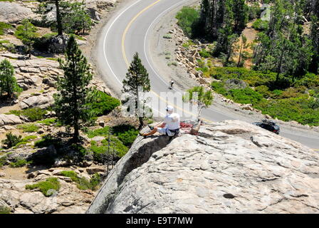 Kletterer in der Nähe von Highway 40 über Donner Pass in Sierra Nevada, Kalifornien Stockfoto