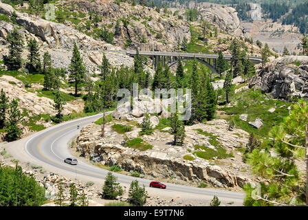 Autobahn 40 und Brücke über den Donner Pass in Sierra Nevada, Kalifornien Stockfoto