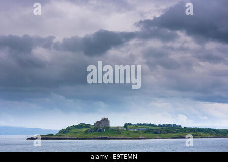 Sound of Mull und Duart Castle (Heimat der Clan Maclean) auf Isle of Mull in der Inneren Hebriden und Western Isles, Westküste von Sco Stockfoto