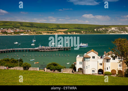 Die "Solent Szene" Fähre von Poole kommt bei der restaurierten viktorianischen Pier in Swanage auf der Jurassic Coast-Dorset-England-UK Stockfoto