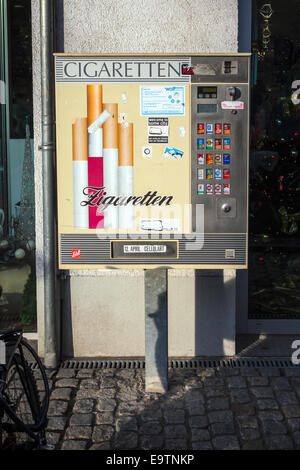 Zigaretten Maschine automatische Automaten im Raucherbereich Italien ...