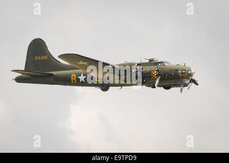 Duxford, Großbritannien - 13. Juli 2014: B17 Flying Fortress im Duxford Flying Legends Airshow Stockfoto