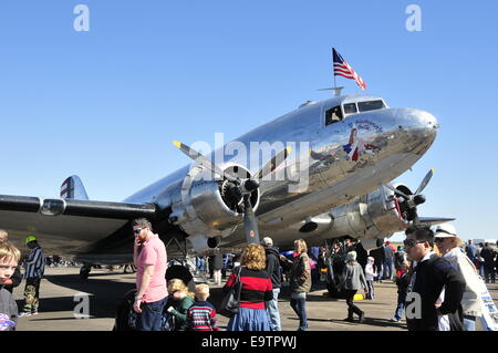 Houston, USA. 1. November 2014. Eine alte Bomber ist während der 30. Flügel über Houston Air Show auf dem Ellington-Flughafen in Houston, USA, 1. November 2014 gesehen. Der 30. Flügel über Houston Air Show startete hier Samstag im Beisein von mehr als 50.000 Zuschauer. Bildnachweis: Zhang Yongxing/Xinhua/Alamy Live-Nachrichten Stockfoto