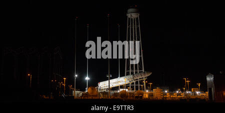 Die Antares-Rakete mit dem Cygnus-Raumschiff startet vom Mittleren Atlantischen Regionalflughafen in der NASA-Flight Facility Wallops. Ziel der Mission ist es, die Internationale Raumstation zu versorgen. Stockfoto