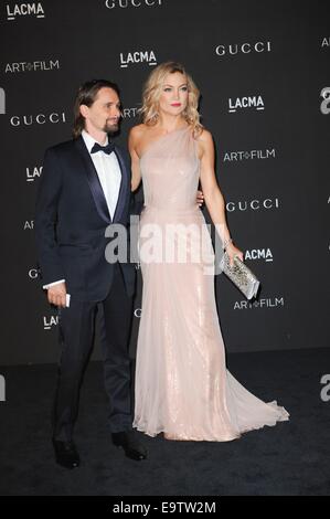 Kate Hudson, Matthew Bellamy im Ankunftsbereich für 2014 LACMA KUNSTFILM + GALA, Los Angeles County Museum of Art, Los Angeles, Californialifornia 1. November 2014. Foto von: Elizabeth Goodenough/Everett Collection Stockfoto