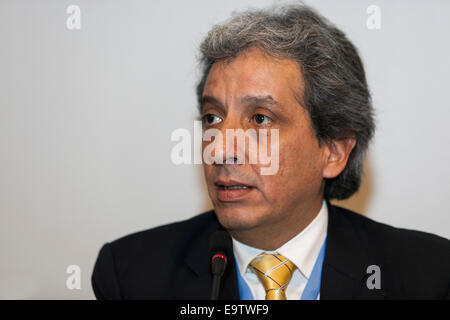 Kopenhagen, Dänemark. 2. November 2014. Herr Manuel Pulgar-Vidal, Minister für Umwelt, abgebildet auf der IPCC-Pressekonferenz in Kopenhagen. Bildnachweis: OJPHOTOS/Alamy Live-Nachrichten Stockfoto