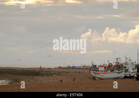 Hastings, East Sussex, Großbritannien. November 2014. Wolken, die sich an der Südküste nach Osten hin aufmachen. Stockfoto