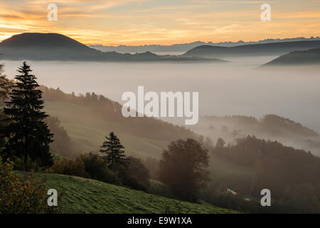 Im Herbst Beginn im Naturpark Thal, Jura-Gebirge, Kanton Solothurn, Schweiz Stockfoto