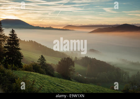 Im Herbst Beginn im Naturpark Thal, Jura-Gebirge, Kanton Solothurn, Schweiz Stockfoto