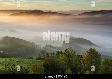 Im Herbst Beginn im Naturpark Thal, Jura-Gebirge, Kanton Solothurn, Schweiz Stockfoto