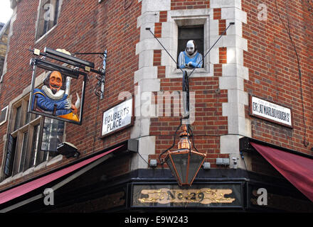 Das Shakespeare Head Pub, auf Great Marlborough Street, im Soho-Bereich von London, England. Stockfoto