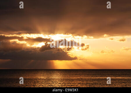 Sonnenuntergang über dem indischen Ozean gesehen aus Mauritius Stockfoto