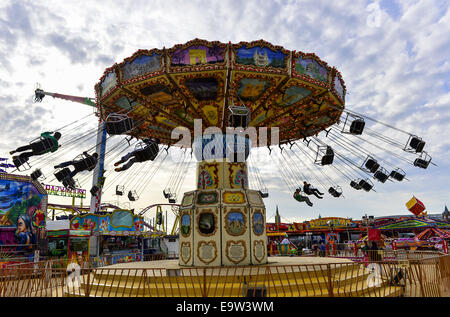 Stock Foto - Festplatz drehenden Karussell.  © George Sweeney/Alamy Stockfoto