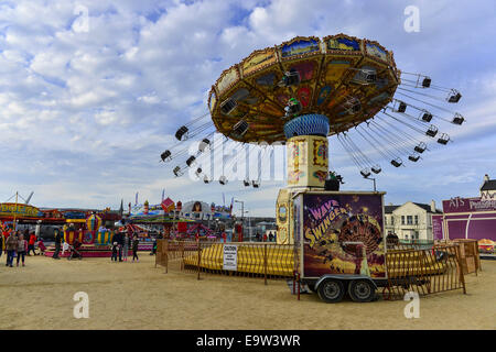 Stock Foto - Festplatz drehenden Karussell.  © George Sweeney/Alamy Stockfoto