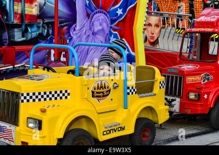 Stock Foto - Kinder Fahrgeschäften Vergnügen. © George Sweeney/Alamy Stockfoto