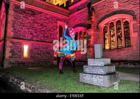 Stock Foto - Outdoor Zirkuskünstler. © George Sweeney/Alamy Stockfoto