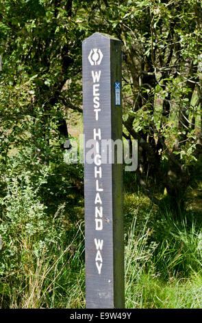 Wegpunkt-Post für den West Highland Way Langstrecken-Wanderweg, Argyll & Bute, Scotland, UK Stockfoto