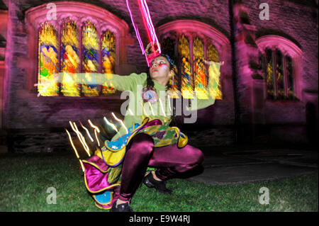 Stock Foto - Outdoor Zirkuskünstler. © George Sweeney/Alamy Stockfoto