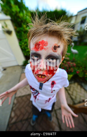 Stock Foto - junge als Zombie verkleidet. © George Sweeney /Alamy Stockfoto