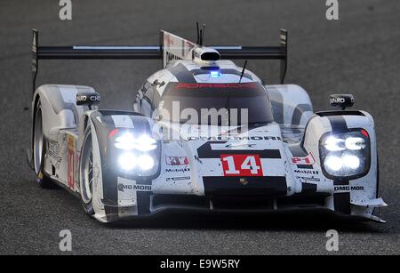 Shanghai, China, 2. November 2014. 14 - 3. Platz, Porsche Team, DEU. Porsche 919 Hybrid. ROMAIN DUMAS (FRA), NEEL JANI (CHE) und markieren Sie LIEB (DEU) - FIA Langstrecken-Weltmeisterschaft 1-2 finish in Shanghai am Shanghai International Circuit. © Marcio Machado/ZUMA Draht/Alamy Live News Bildnachweis: Marcio Machado/ZUMA Draht/Alamy Live-Nachrichten Stockfoto