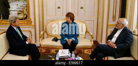 US-Außenminister John Kerry beteiligt sich an ein trilaterales Treffen mit hohen Vertreterin der EU, Catherine Ashton und iranischen Außenminister Mohammad Javad Zarif in Wien, Österreich, am 15. Oktober 2014. Stockfoto