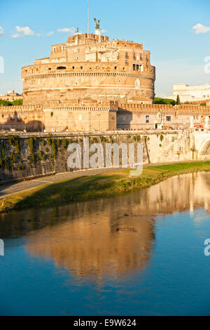 Castel Sant'angelo und Berninis Statue auf der Brücke, Rom, Italien. Stockfoto