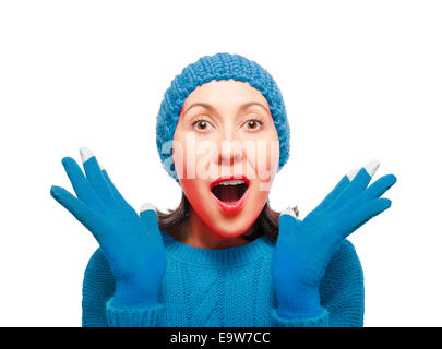 Überrascht Trägerin Winter Mütze und Handschuhe Stockfoto