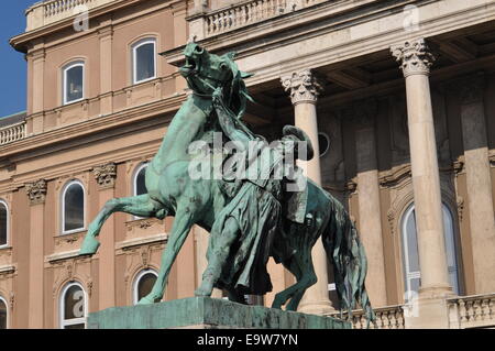 Statue von Horseherd außerhalb der Ungarischen Nationalgalerie, Teil des königlichen Palastes, Budaer Burg in Budapest Stockfoto