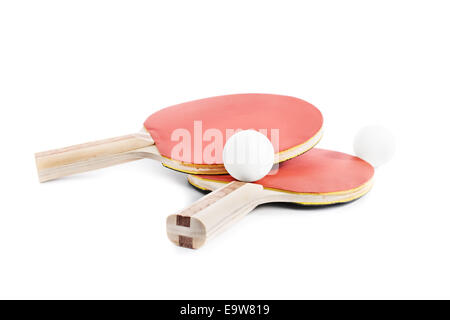 Nahaufnahme von Ping-pong Fledermäuse mit zwei Kugeln, auf weißem Hintergrund. Stockfoto