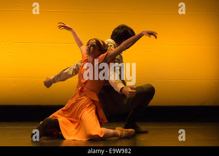 Generalprobe für das English National Ballet Schaufenster "Choreographics" im Barbican, London. Stockfoto