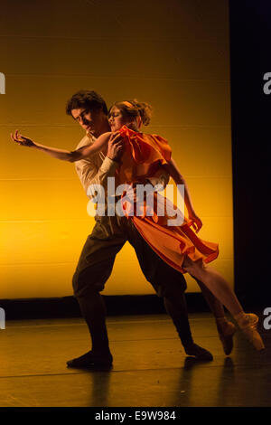 Generalprobe für das English National Ballet Schaufenster "Choreographics" im Barbican, London. Stockfoto