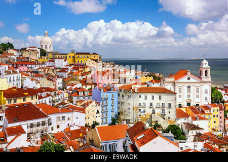 Lissabon, Portugal-Skyline in Alfama, das älteste Viertel der Stadt. Stockfoto