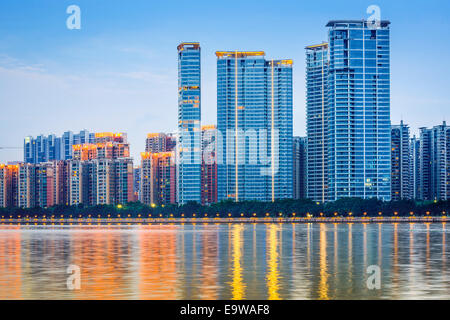 Guangzhou, China, moderne Architektur entlang des Pearl River. Stockfoto