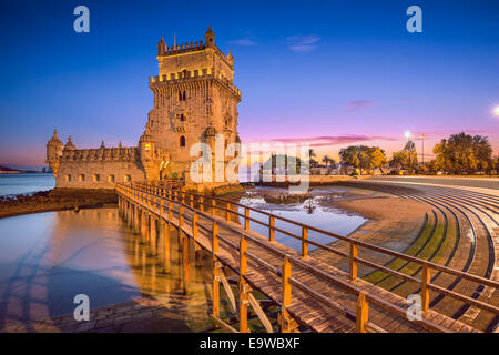 Lissabon, Portugal am Turm von Belem am Fluss Tejo. Stockfoto
