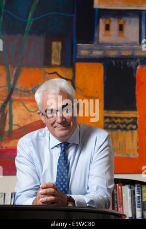 Alistair Darling, in einem Interview, in dem er seine Absicht verkündete, als Abgeordneter an der folgenden allgemeinen Wahl zurücktreten. Stockfoto