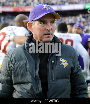 Minneapolis, MN, USA. 2. November 2014. Minnesota Vikings head Coach Mike Zimmer nach ihrem Spiel gegen die Washington Redskins TCF-Stadion in Minneapolis, MN. Craig Lassig/CSM/Alamy Live-Nachrichten Stockfoto
